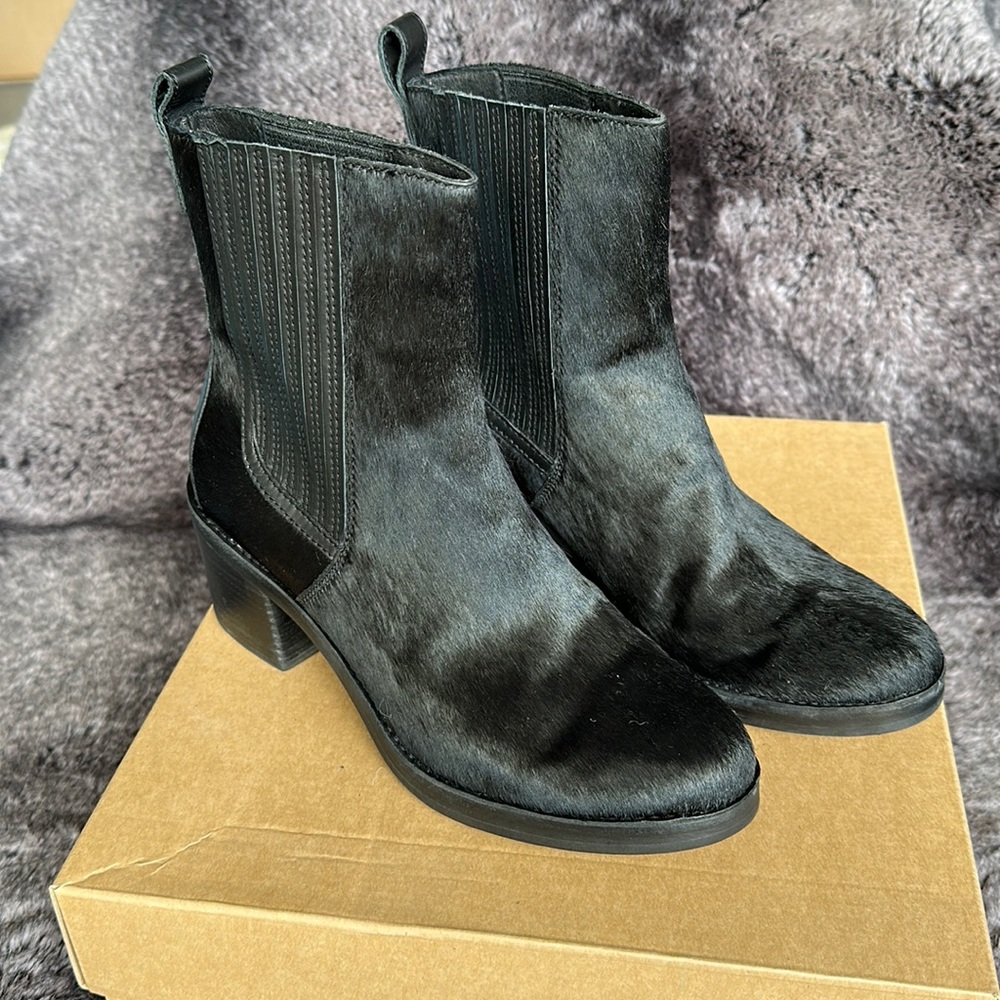 UGG Camden Genuine Calf Hair Block Heel Boot Black size 7.5 LIKE NEW